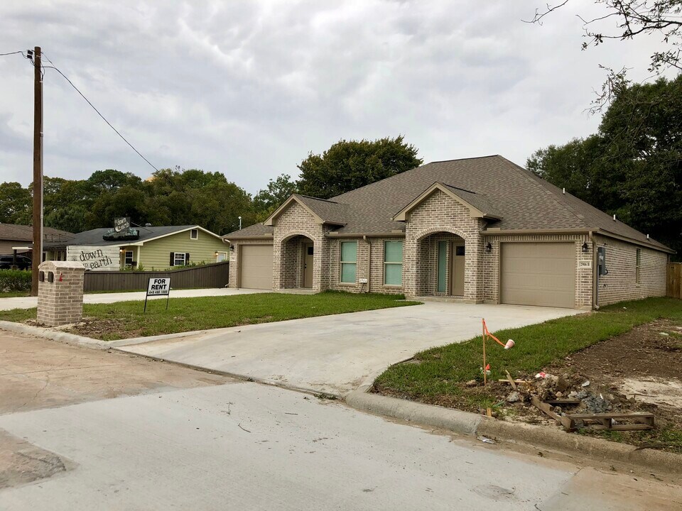 575 S 28th St, Unit #B in Nederland, TX - Foto de edificio