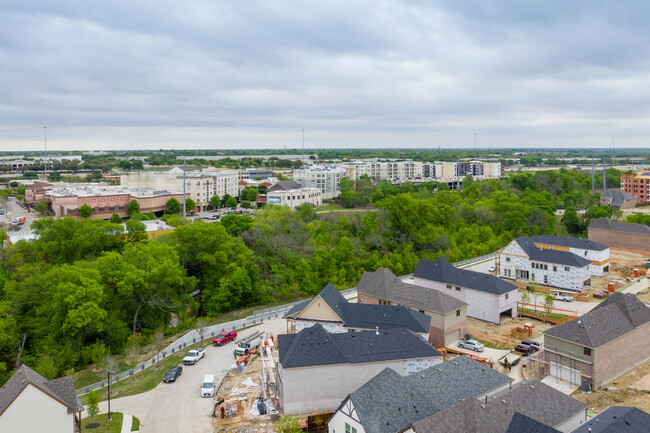 Davis at Montgomery Ridge- Phase II in Allen, TX - Foto de edificio - Building Photo