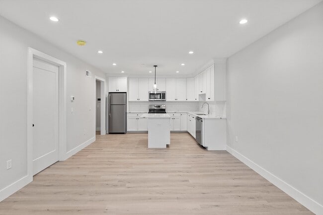 186 Bedford St in Lexington, MA - Foto de edificio - Building Photo