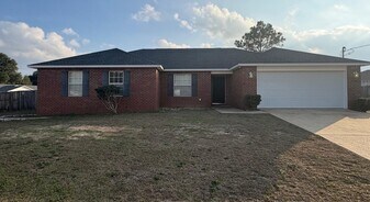 3326 Skywagon Dr in Crestview, FL - Building Photo