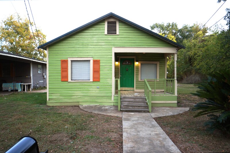 1034 Pandora St in Opelousas, LA - Building Photo