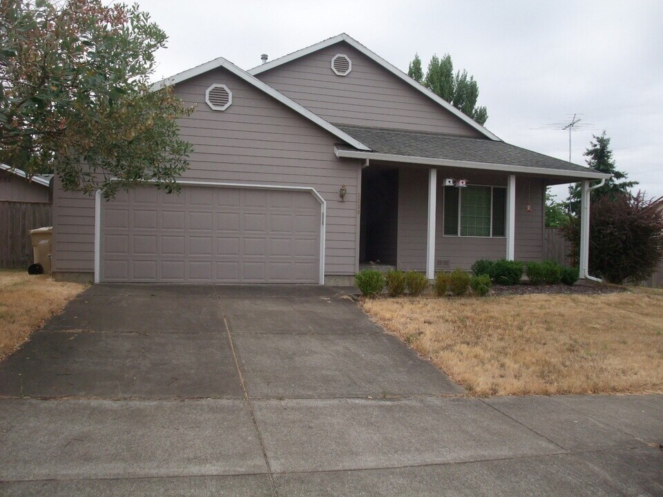 2630 NW Orchard Heights Ave in Albany, OR - Building Photo