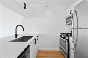 800 Sixth in Manhattan, NY - Building Photo - Interior Photo