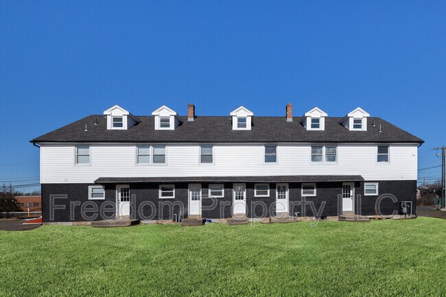 28 Aircraft Rd in Southington, CT - Building Photo - Building Photo