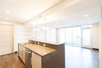 11 Dorchester St in Boston, MA - Foto de edificio - Building Photo