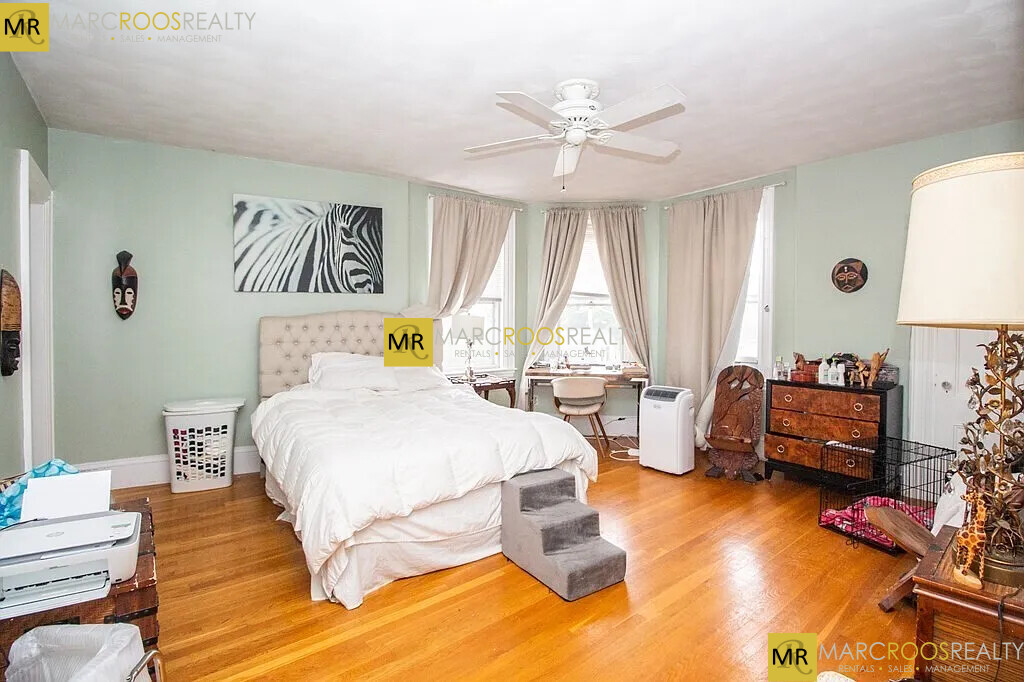 234 Cypress St, Unit #1 in Brookline, MA - Building Photo