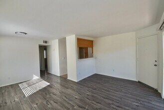 15520 Foothill Blvd in Los Angeles, CA - Building Photo - Building Photo