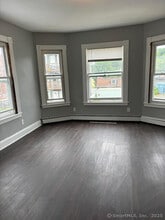 118 E Farm St in Waterbury, CT - Foto de edificio - Building Photo