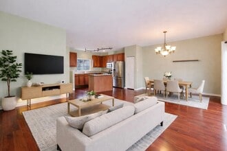 2427 Daybreak Ct in Elgin, IL - Building Photo - Building Photo