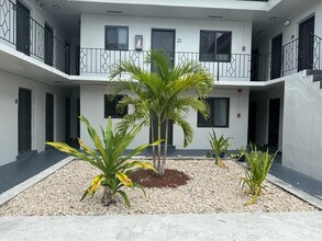 Casa Gardenia in Hialeah, FL - Building Photo - Building Photo