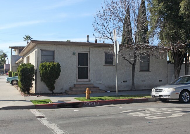 323 E 25th St in Long Beach, CA - Building Photo - Building Photo