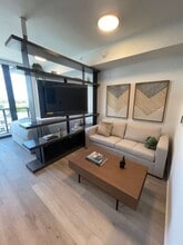 160 NW 32nd St, Unit S3 in Miami, FL - Building Photo - Building Photo