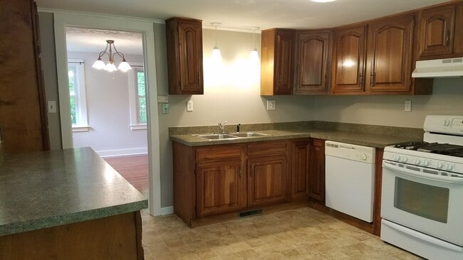 800 Oswego Rd in Liverpool, NY - Building Photo - Building Photo