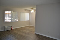 Hermitage apartments in Valley Village, CA - Building Photo - Building Photo