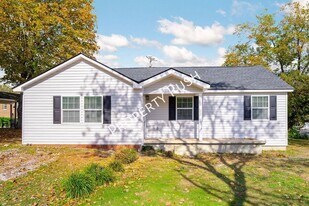 105 White Oak St in Rossville, GA - Building Photo