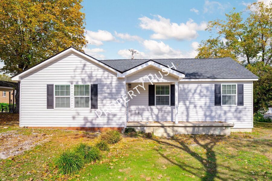 105 White Oak St in Rossville, GA - Building Photo