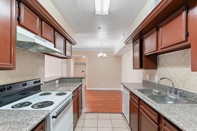 6819 Cook Rd in Houston, TX - Building Photo - Building Photo