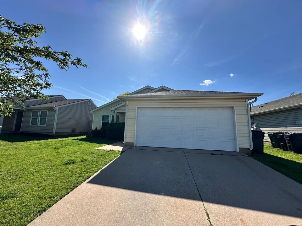 14817 Moon Daisy Dr in Edmond, OK - Building Photo