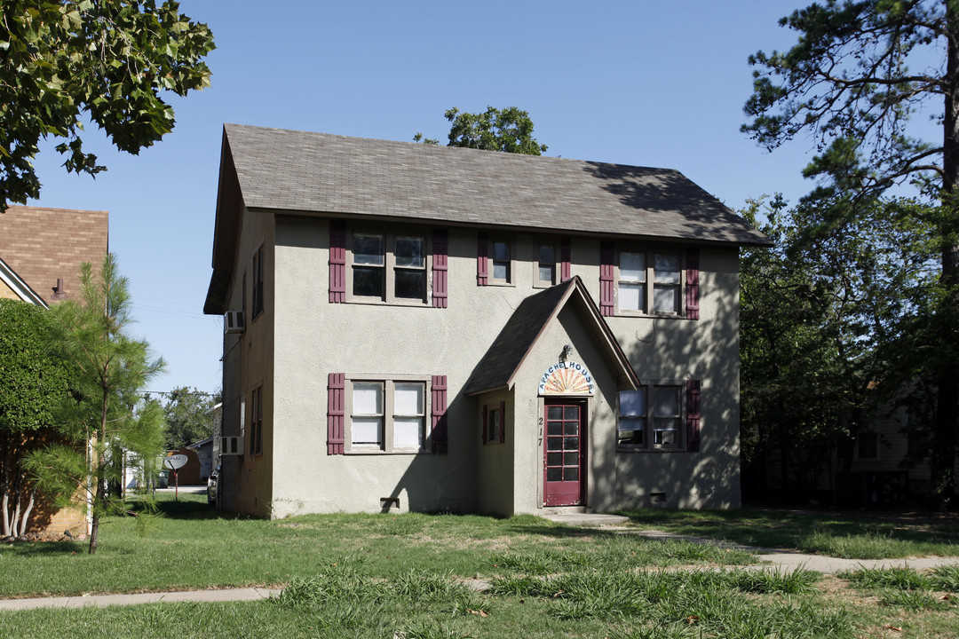 Apache House in Norman, OK - Building Photo