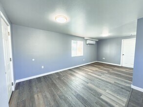 1155-1159 E 10th St in Long Beach, CA - Foto de edificio - Building Photo