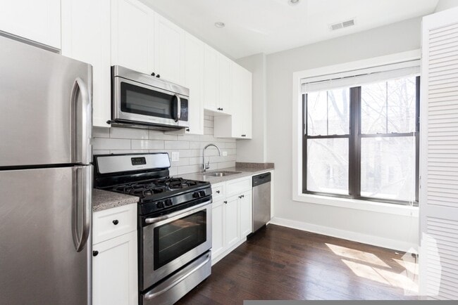 1603 W Belle Plaine Ave, Unit 1606-1 in Chicago, IL - Foto de edificio - Building Photo