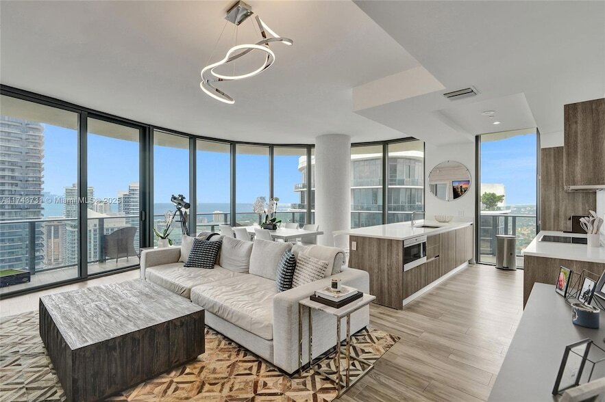 801 S Miami Ave, Unit 4901 in Miami, FL - Building Photo