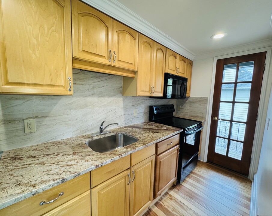 52 Howard Ave in New Haven, CT - Building Photo