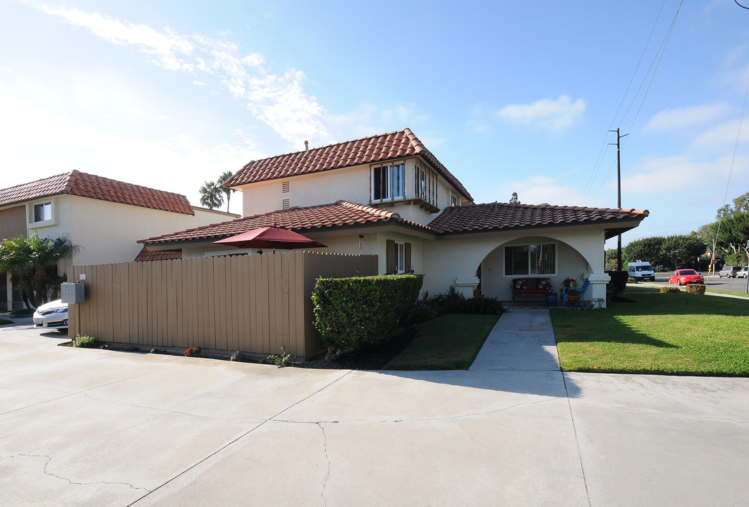 2516 Huntington St in Huntington Beach, CA - Building Photo