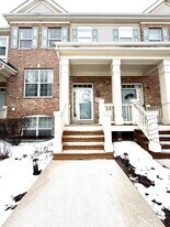 362 Broadmoor Ln in Bartlett, IL - Building Photo