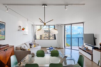 1925 Brickell Ave, Unit D2006 in Miami, FL - Foto de edificio - Building Photo