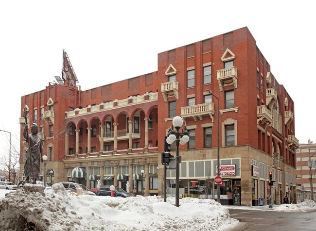 530-544 Saint Peter St in St. Paul, MN - Foto de edificio - Building Photo