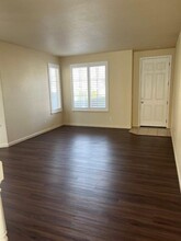 5371 Nickman Way in Sacramento, CA - Building Photo - Building Photo