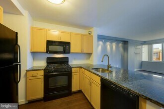 800 4th St SW in Washington, DC - Building Photo - Building Photo