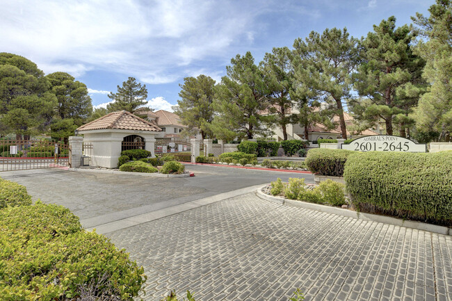 2645 S Durango Dr in Las Vegas, NV - Foto de edificio - Building Photo