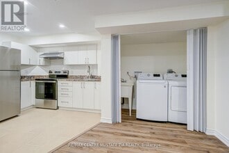 5557 Northrise Rd in Mississauga, ON - Building Photo - Building Photo