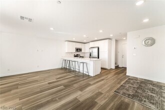 6144 Rathbone St in Las Vegas, NV - Building Photo - Building Photo