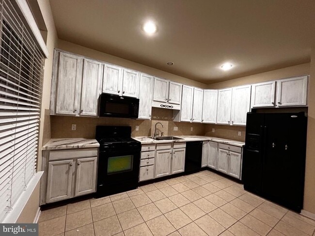 212 Bowling Green Cir in Stephens City, VA - Building Photo - Building Photo