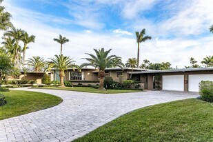 950 S Southlake Dr in Hollywood, FL - Building Photo