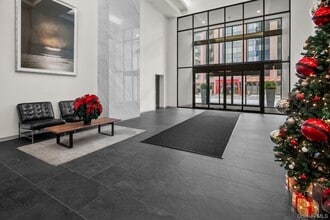 4 Martine Ave in White Plains, NY - Foto de edificio - Building Photo