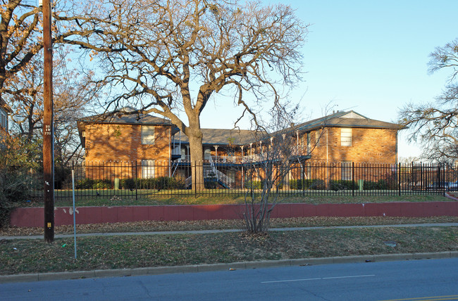 707-711 N Marsalis Ave in Dallas, TX - Foto de edificio - Building Photo