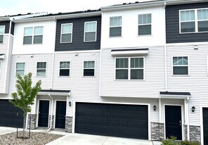 213 NE 23rd Ln in Ankeny, IA - Building Photo