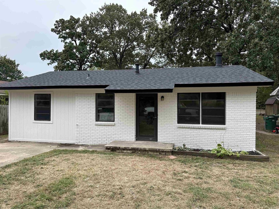 408 SE 1st St in Bryant, AR - Building Photo