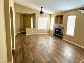 212 Horizon Peak Dr in Henderson, NV - Building Photo - Building Photo