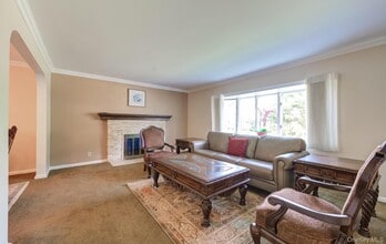 74 Mulberry Ave in Garden City, NY - Building Photo - Building Photo