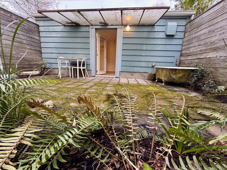 4132 SE Boise St, Unit Studio in Portland, OR - Building Photo