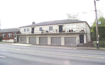 Burnside Street Apartments in Portland, OR - Building Photo - Building Photo