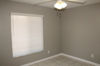 1811 SE 15th Pl, Unit 4 in Cape Coral, FL - Foto de edificio - Building Photo