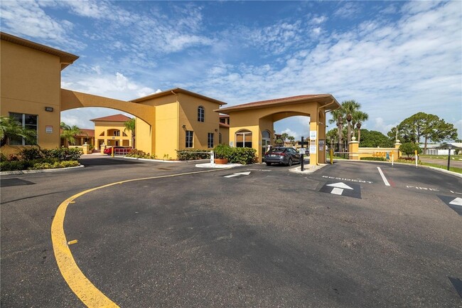 4333 Bayside Village Dr, Unit 214 in Tampa, FL - Building Photo - Building Photo