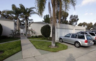 104-118 Dickinson St in San Diego, CA - Building Photo