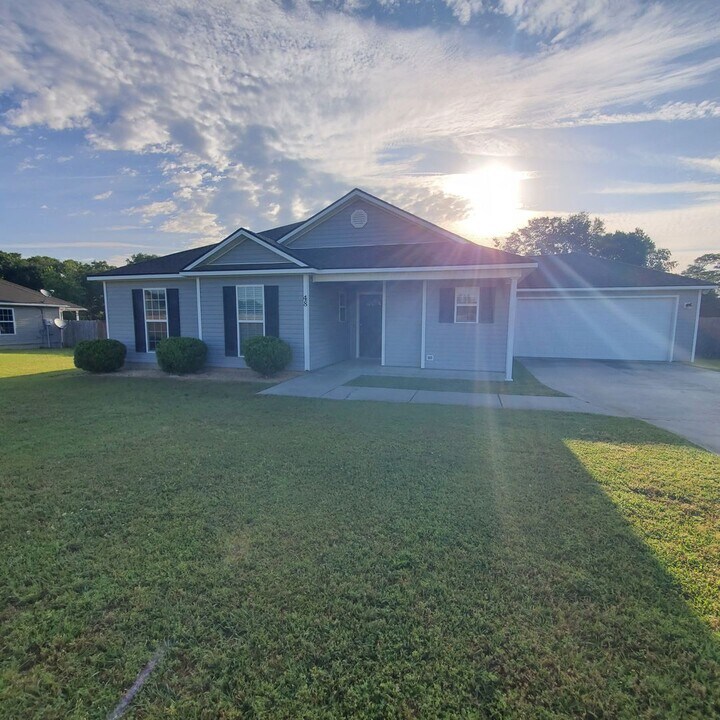 48 Moody Dr in Ray City, GA - Building Photo